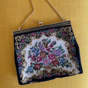 NWOT Vintage Look Floral Tapestry Embroidered Purse